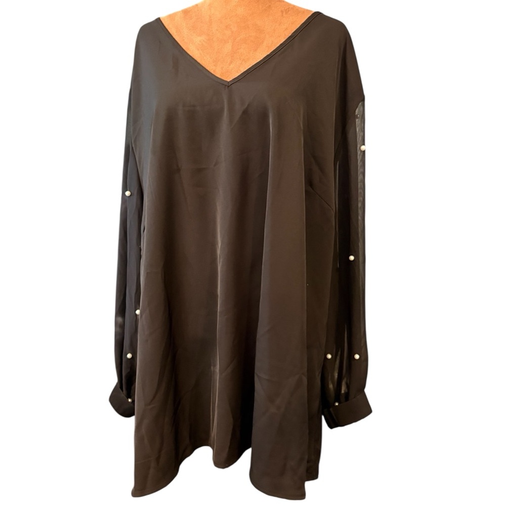 BloomChic Black V-Neck Pearl-Button Blouse
